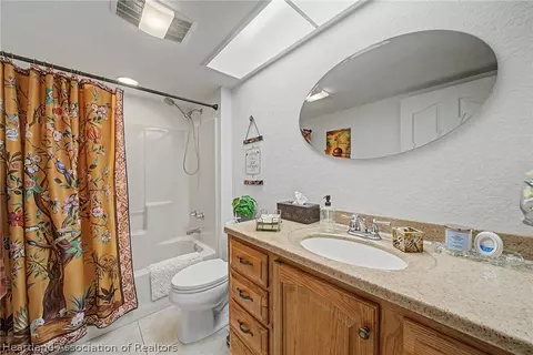 Bath - 841 Racoon Ln, Lorida, FL 33857 photo 2 of 3