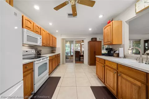 Kitchen - 841 Racoon Ln, Lorida, FL 33857 photo 2 of 4