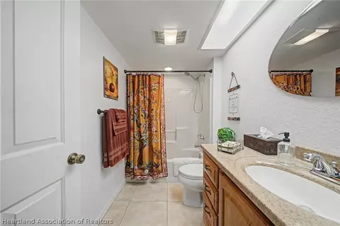 Bath - 841 Racoon Ln, Lorida, FL 33857 photo 3 of 3