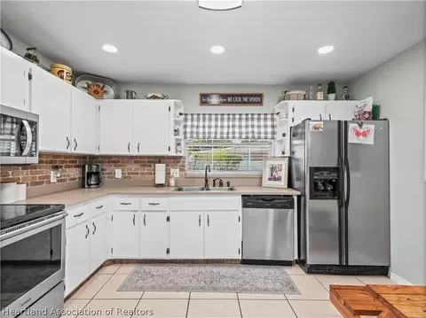 Kitchen - 289 Georgetown Loop, Wauchula, FL 33873 photo 2 of 2