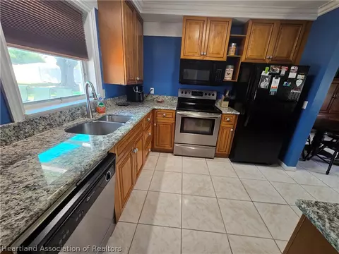 Kitchen - 4138 Bianca St, Sebring, FL 33872 photo 4 of 4