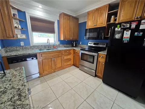 Kitchen - 4138 Bianca St, Sebring, FL 33872 photo 3 of 4
