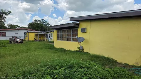 Exterior - 1911 E Recreation Dr, Sebring, FL 33875 photo 4 of 5