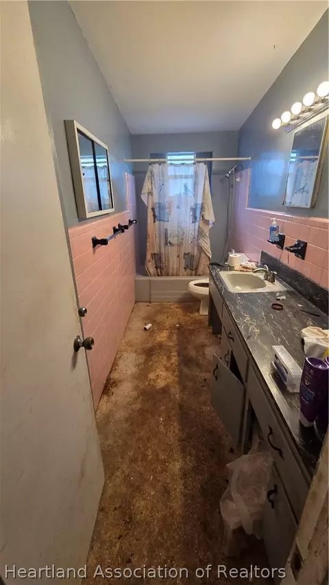 Bath - 1911 E Recreation Dr, Sebring, FL 33875 photo 1 of 1