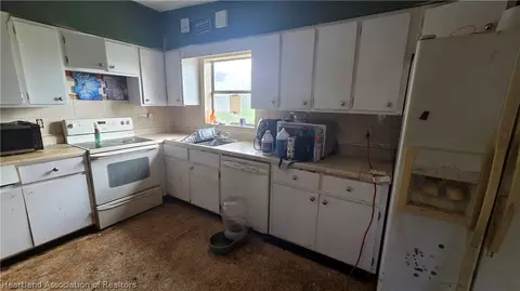 Kitchen - 1911 E Recreation Dr, Sebring, FL 33875 photo 1 of 1