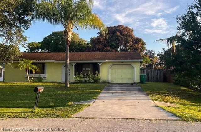 2367 SE Manor Ave, Port Saint Lucie, FL 34952