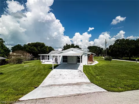 Exterior - 3501 Oakview Dr, Sebring, FL 33876 photo 8 of 10