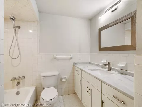 Bath - 3501 Oakview Dr, Sebring, FL 33876 photo 2 of 2