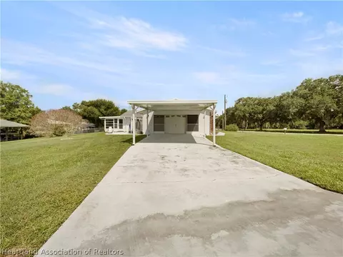 Exterior - 3501 Oakview Dr, Sebring, FL 33876 photo 9 of 10