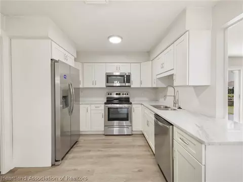 Kitchen - 3501 Oakview Dr, Sebring, FL 33876 photo 2 of 3