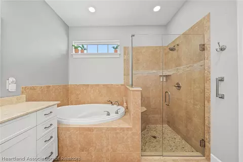 Bath - 1632 Marble St, Sebring, FL 33870 photo 3 of 6