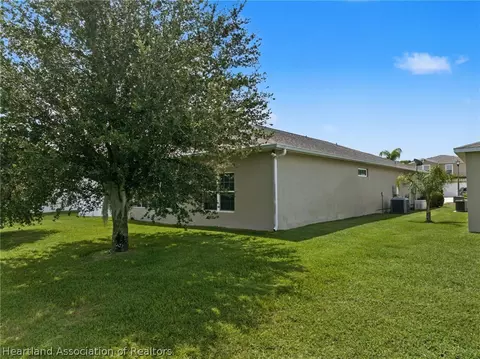 Exterior - 1632 Marble St, Sebring, FL 33870 photo 5 of 9