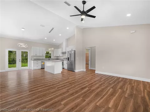Living - 321 Roadrunner Ave, Sebring, FL 33870 photo 3 of 4