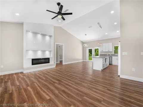 Living - 321 Roadrunner Ave, Sebring, FL 33870 photo 2 of 4