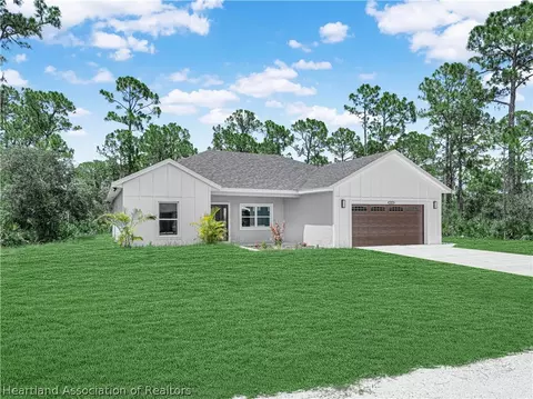 Exterior - 321 Roadrunner Ave, Sebring, FL 33870 photo 2 of 4
