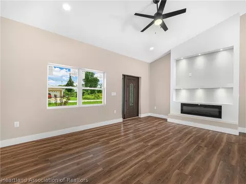 Living - 321 Roadrunner Ave, Sebring, FL 33870 photo 1 of 4