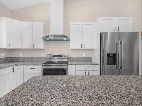 Kitchen - 321 Roadrunner Ave, Sebring, FL 33870 photo 2 of 2