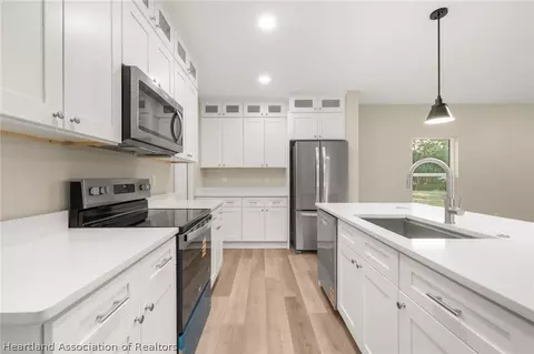 Kitchen - 329 Hemlock Ave, Sebring, FL 33870 photo 4 of 6