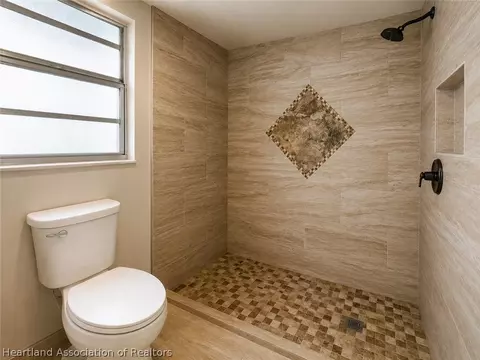 Bath - 7317 Lime Tree Ct, Sebring, FL 33876 photo 2 of 4