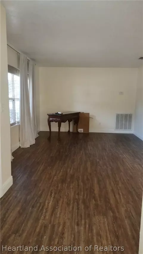 Living - 108 Tortoise Rd, Sebring, FL 33876 photo 6 of 10