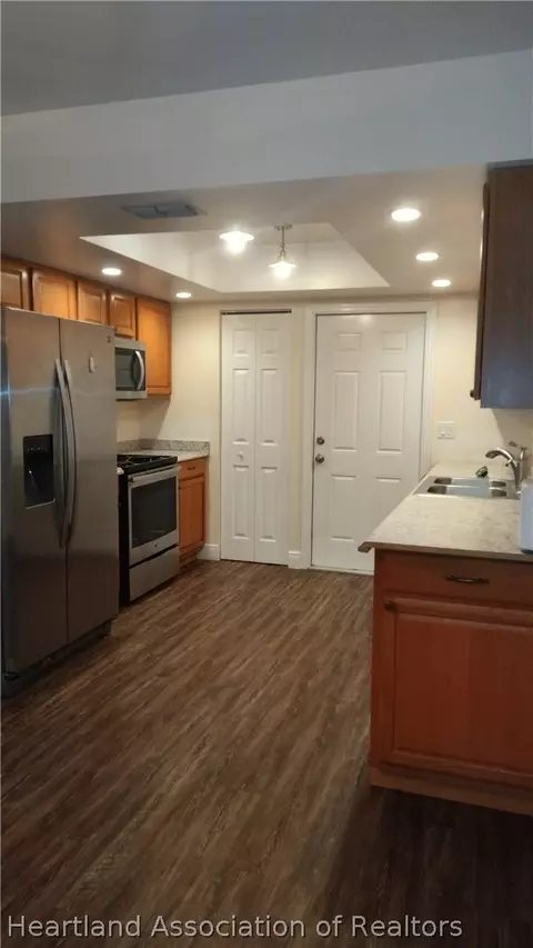 Kitchen - 108 Tortoise Rd, Sebring, FL 33876 photo 2 of 2