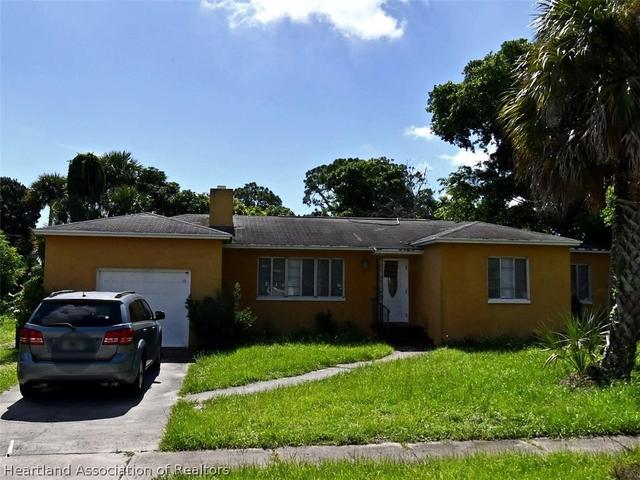 1120 Colonial Rd, Fort Pierce, FL 34950