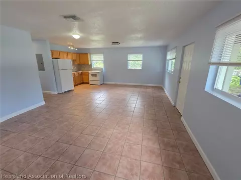 Living - 5313 Manatee Dr, Sebring, FL 33870 photo 1 of 2