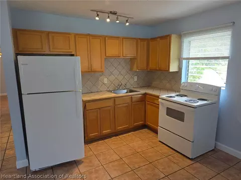 Kitchen - 5313 Manatee Dr, Sebring, FL 33870 photo 2 of 2