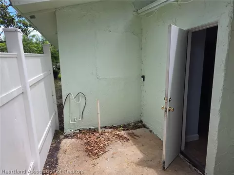 Exterior - 5313 Manatee Dr, Sebring, FL 33870 photo 6 of 9