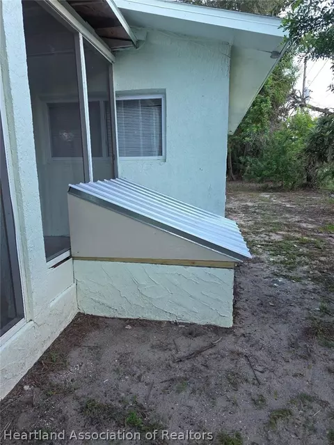 Exterior - 5313 Manatee Dr, Sebring, FL 33870 photo 7 of 9