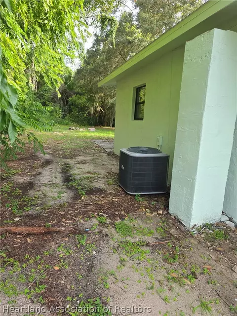 Exterior - 5313 Manatee Dr, Sebring, FL 33870 photo 8 of 9