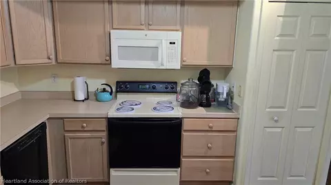 Kitchen - 4317 Leaf Rd, Sebring, FL 33875 photo 6 of 6