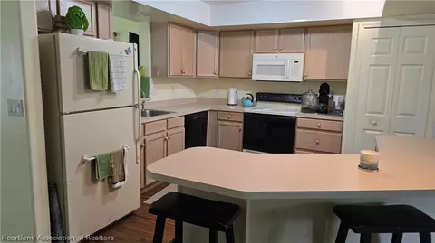 Kitchen - 4317 Leaf Rd, Sebring, FL 33875 photo 2 of 6