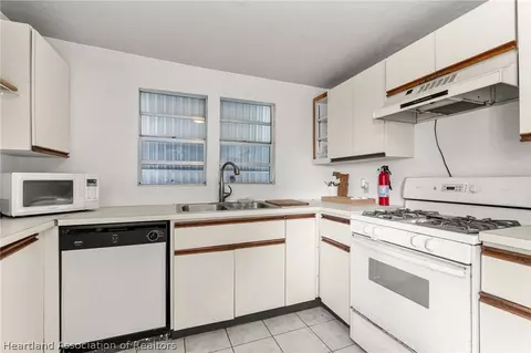 Kitchen - 15015 E State Road 78, Okeechobee, FL 34974 photo 3 of 4