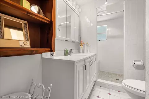 Bath - 15015 E State Road 78, Okeechobee, FL 34974 photo 1 of 3