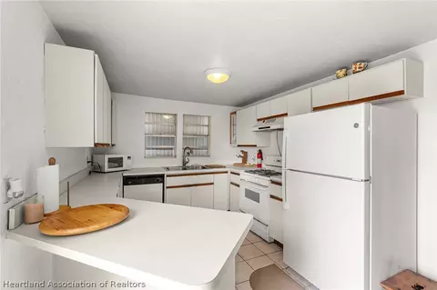 Kitchen - 15015 E State Road 78, Okeechobee, FL 34974 photo 2 of 4