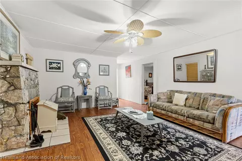 Living - 15015 E State Road 78, Okeechobee, FL 34974 photo 2 of 3