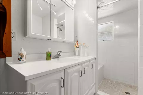 Bath - 15015 E State Road 78, Okeechobee, FL 34974 photo 3 of 3