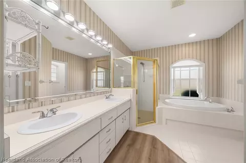 Bath - 3000 Manor Dr, Sebring, FL 33872 photo 2 of 7