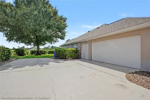 Exterior - 3000 Manor Dr, Sebring, FL 33872 photo 4 of 6