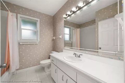 Bath - 3000 Manor Dr, Sebring, FL 33872 photo 5 of 7