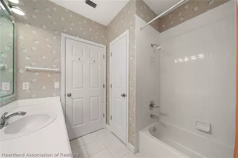 Bath - 3000 Manor Dr, Sebring, FL 33872 photo 7 of 7