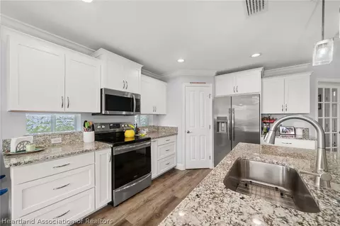 Kitchen - 717 Cypress Ct, Sebring, FL 33876 photo 3 of 5
