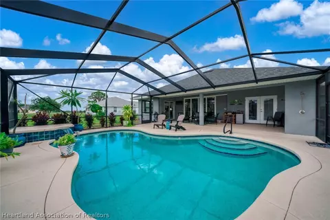 Exterior - 717 Cypress Ct, Sebring, FL 33876 photo 7 of 8