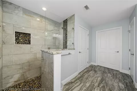 Bath - 717 Cypress Ct, Sebring, FL 33876 photo 2 of 5