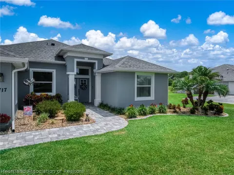 Exterior - 717 Cypress Ct, Sebring, FL 33876 photo 2 of 8