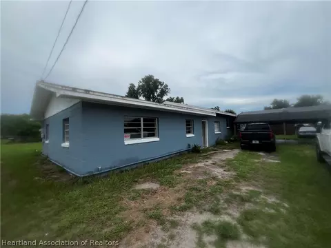 300 Dixie Dr, Fort Meade, FL 33841