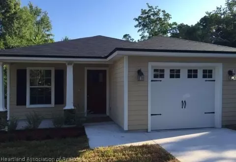6237 Syringa Ln, Jacksonville, FL 32211