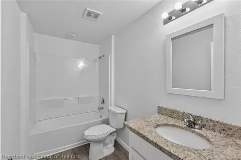Bath - 6507 Forest Cir, Labelle, FL 33935 photo 2 of 2
