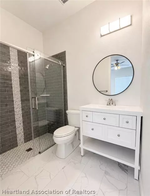 Bath - 2202 Jackson Dr, Sebring, FL 33870 photo 6 of 6